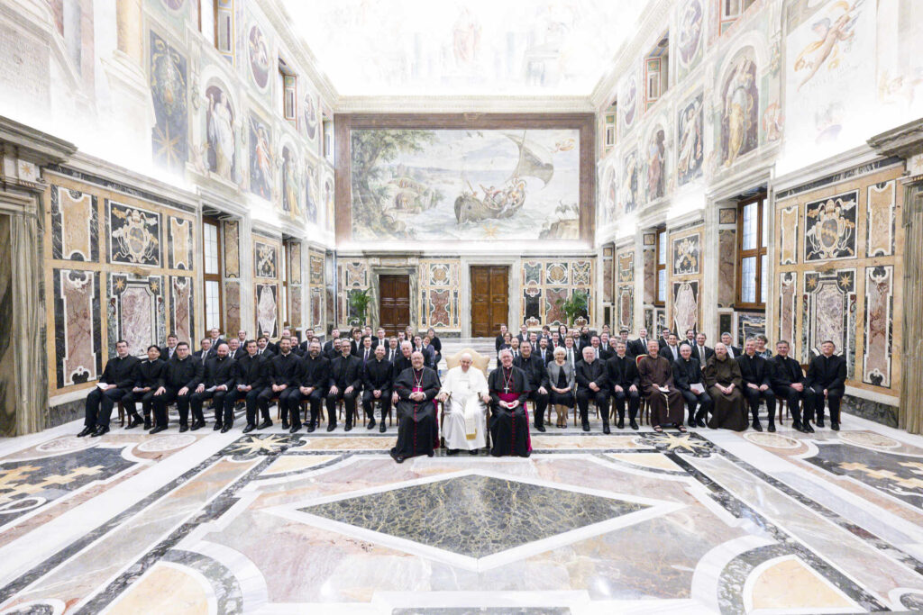 A large group of Youngstown Seminarians are seated behind the Holy Father in Clementine Hall. 