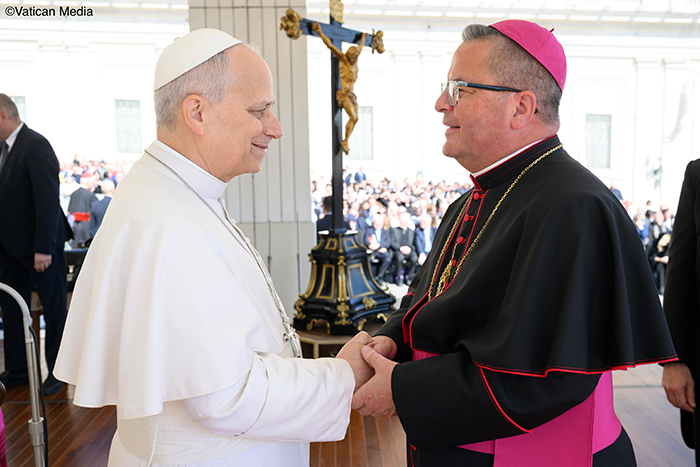 Bishop Bonnar and Pope Leo at the Vatican.