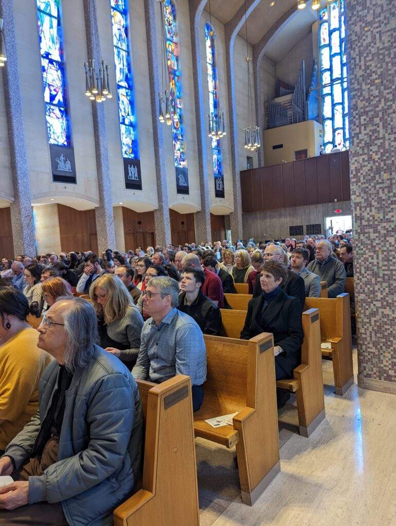 400 people fill the pews at St. Columba Cathedral