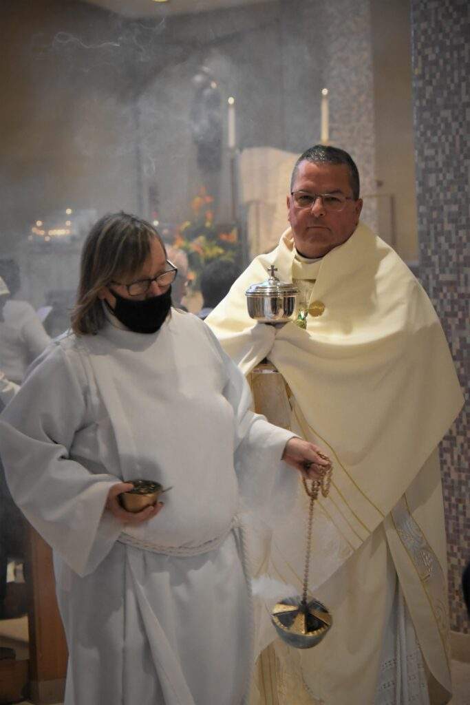 Bishop Bonnar and altar server at Holy Thursday mass