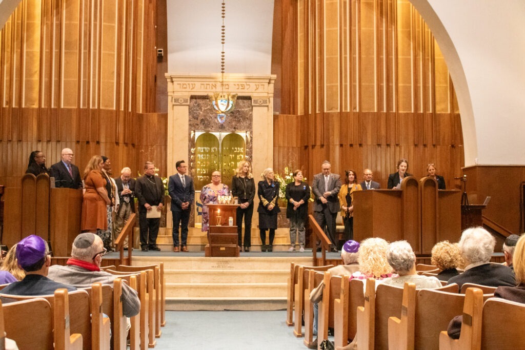 Group shot of participants at the memorial service for the 2018 Pittsburgh Synagogue Shooting victims