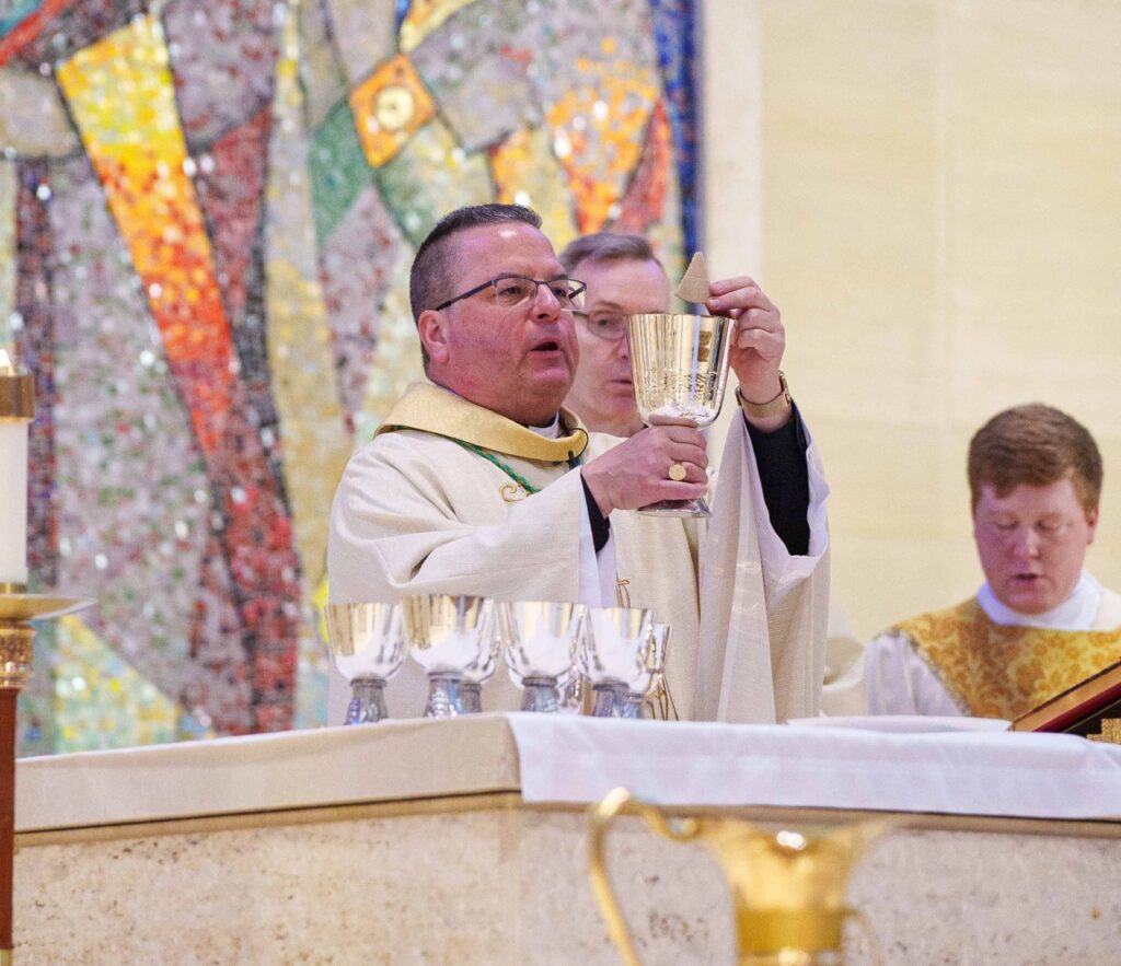 Bishop Bonnar consecrates the host. Photo by Jimmy Joe Savage. Chrism Mass 2024.