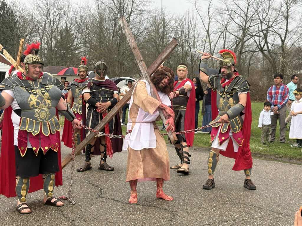 Jesus carries his cross. Living Stations of the Cross at St. Dominic. Photo by Paulina Montaldo.