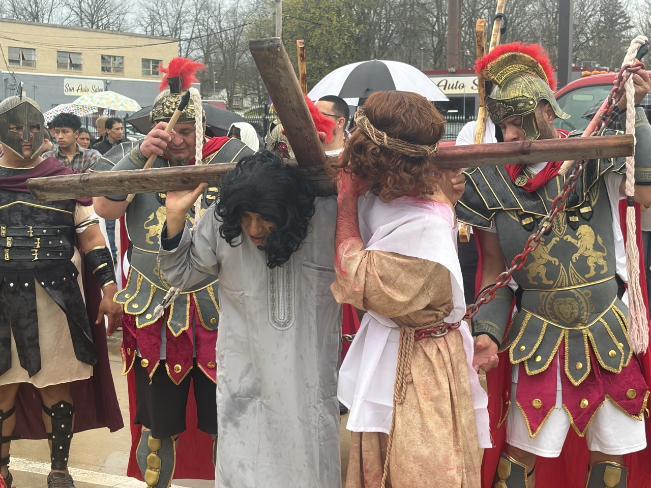 Simon helps Jesus carry his cross. Living Stations at St. Dominic. Photo by Paulina Montaldo.